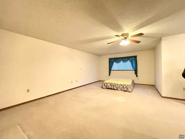 $329,900 | 406 Noble Avenue, Belvue, KS 66407