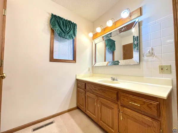 $329,900 | 406 Noble Avenue, Belvue, KS 66407