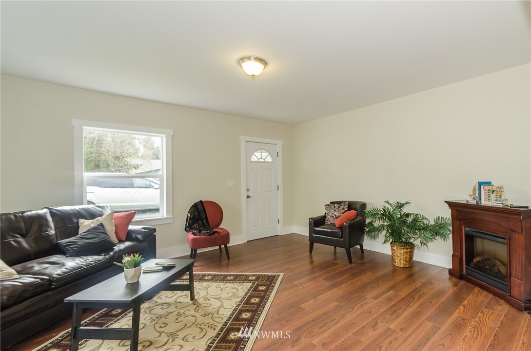 907 Southwest Mayer Street Winlock, WA 98596 - Photo 3 of 25 Gallery Image 3
