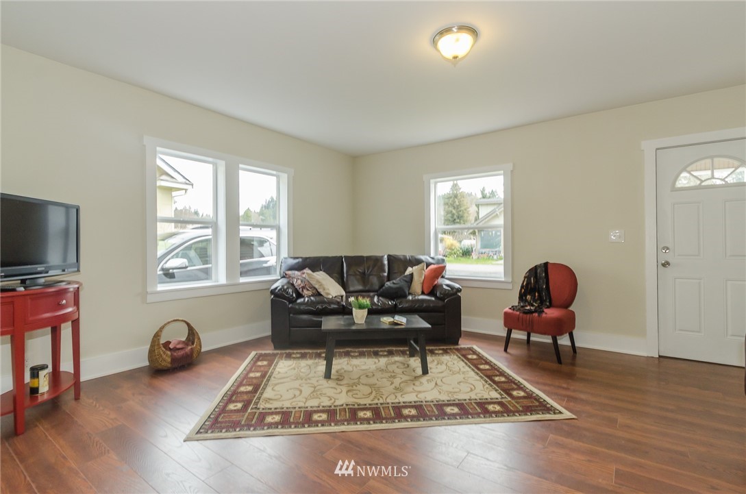 907 Southwest Mayer Street Winlock, WA 98596 - Photo 4 of 25 Gallery Image 4