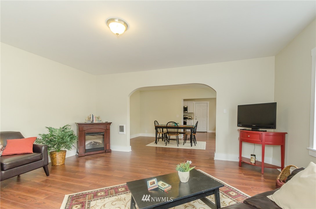 907 Southwest Mayer Street Winlock, WA 98596 - Photo 6 of 25 Gallery Image 6