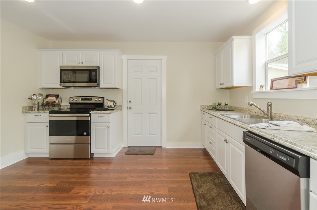 907 Southwest Mayer Street Winlock, WA 98596 - Photo 10 of 25 Gallery Image 10