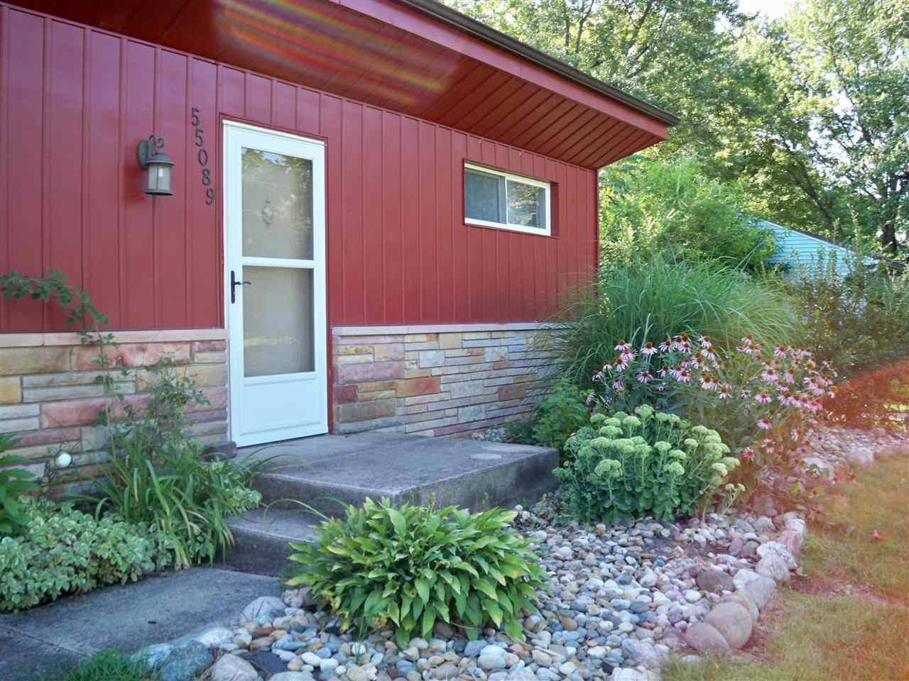 55089 Sundown Road South Bend, IN 46628 - Photo 2 of 34