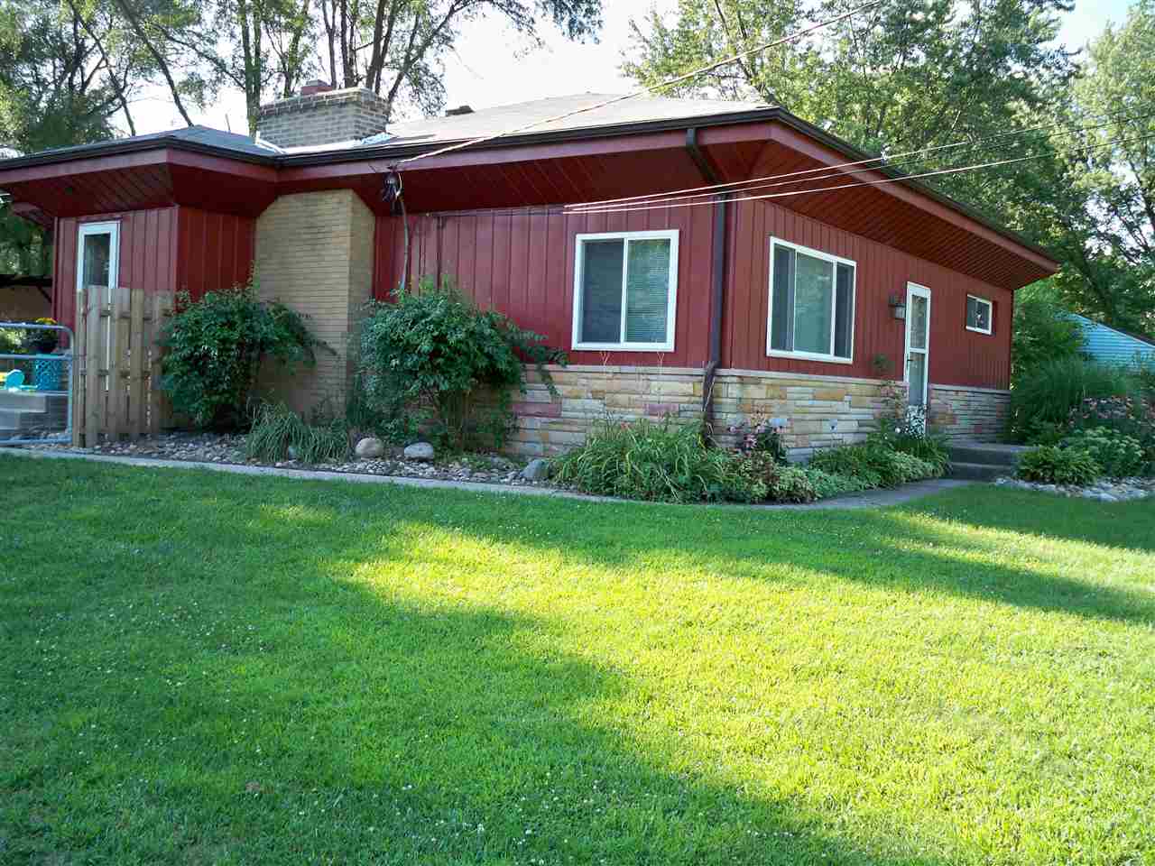 55089 Sundown Road South Bend, IN 46628 - Photo 3 of 34