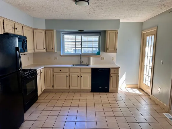$3,400 | 4 Driftwood Way, Unit 4, Ashland, MA 01721