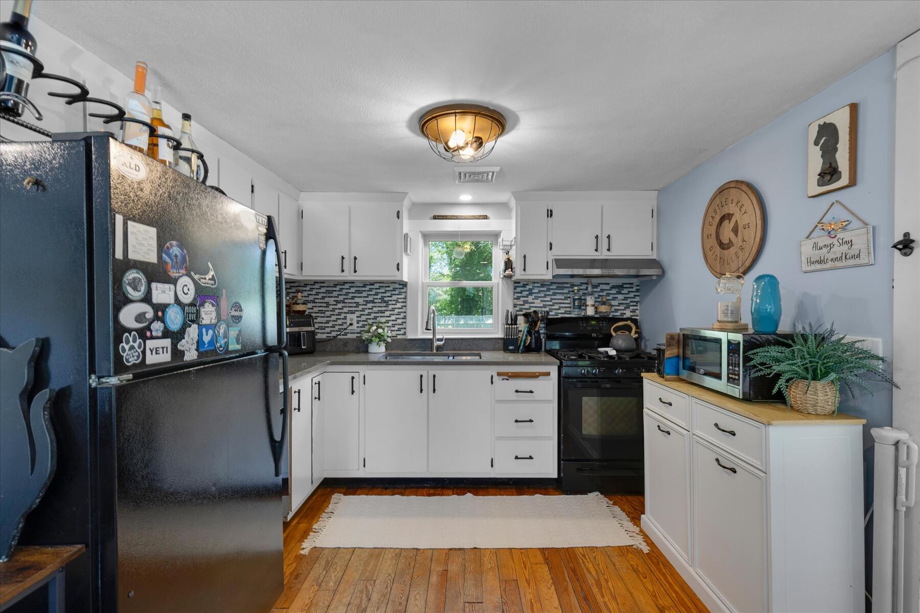 64 Handy Road Pocasset, MA 02559 - Photo 9 of 32 08-MG_3749-r
