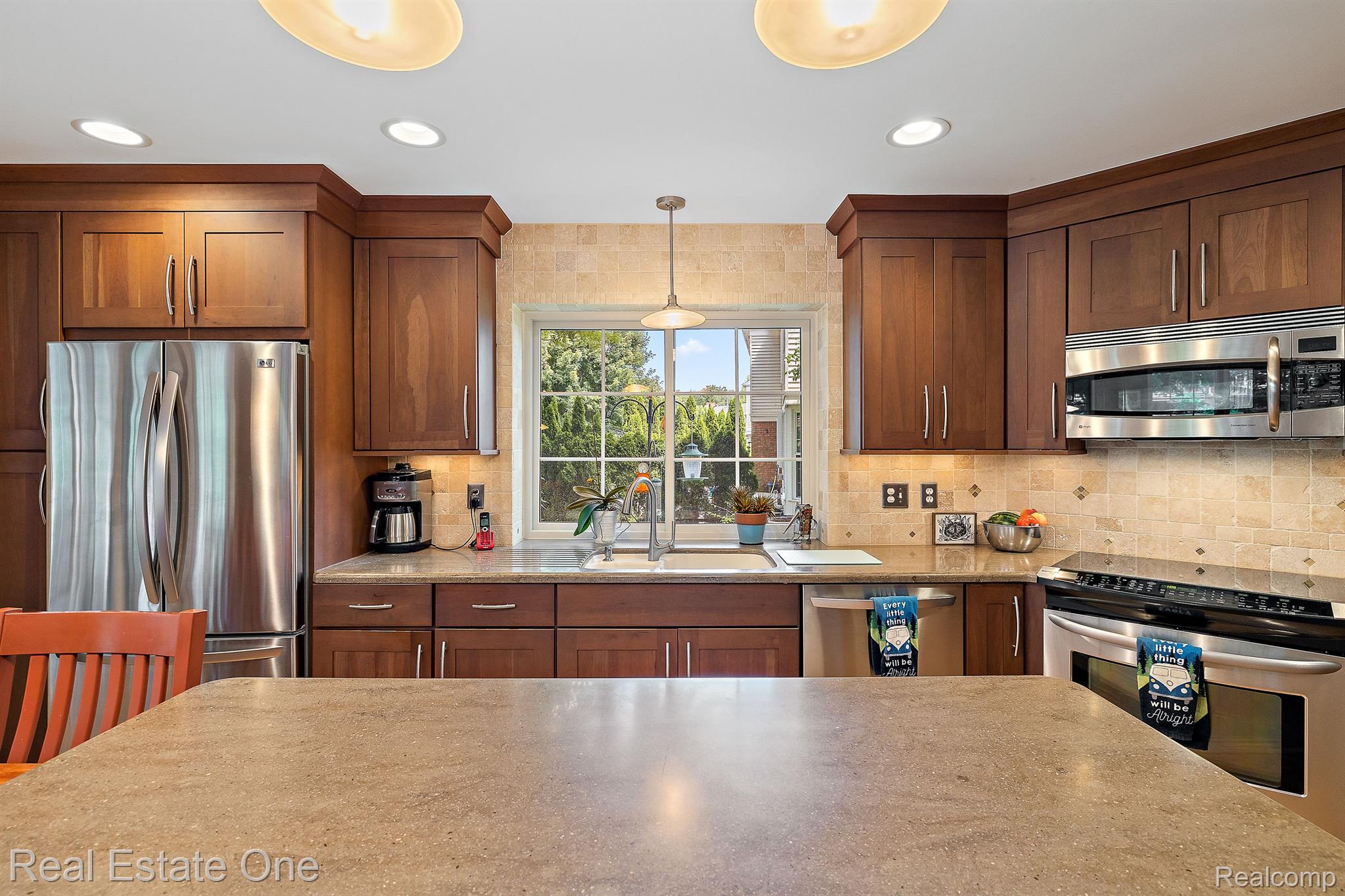 1272 Thames Drive Rochester, MI 48307 - Photo 13 of 37 Gallery Image 13