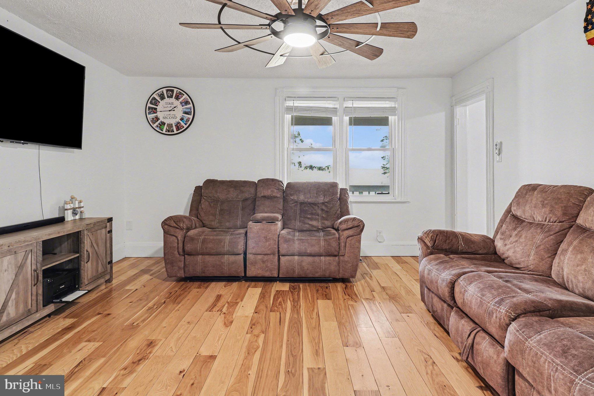 5408 Lewiston Road Spotsylvania, VA 22551 - Photo 10 of 32 a living room with furniture and a flat screen tv