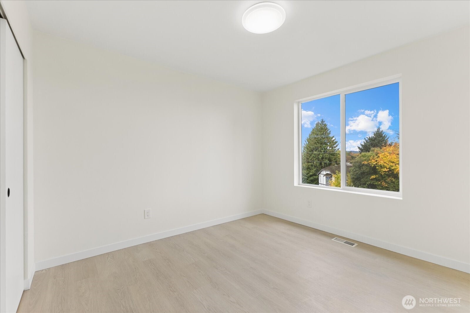 422 East Titus Street Kent, WA 98030 - Photo 15 of 28 an empty room with a window
