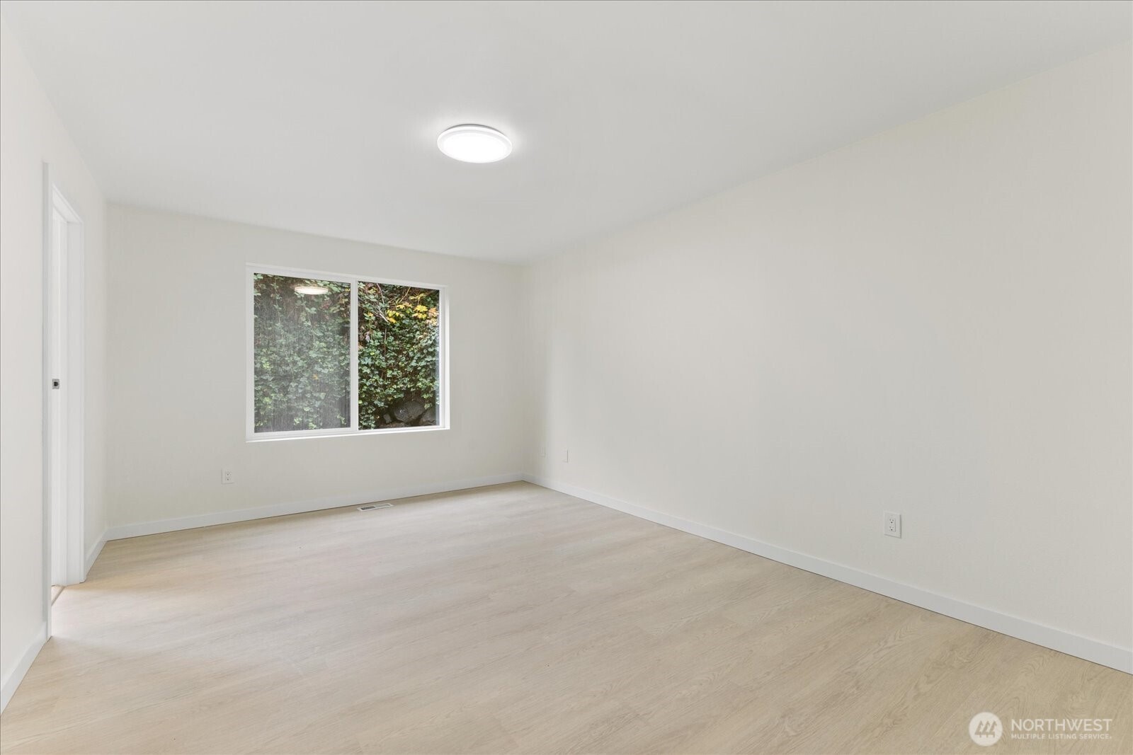 422 East Titus Street Kent, WA 98030 - Photo 16 of 28 an empty room with a window