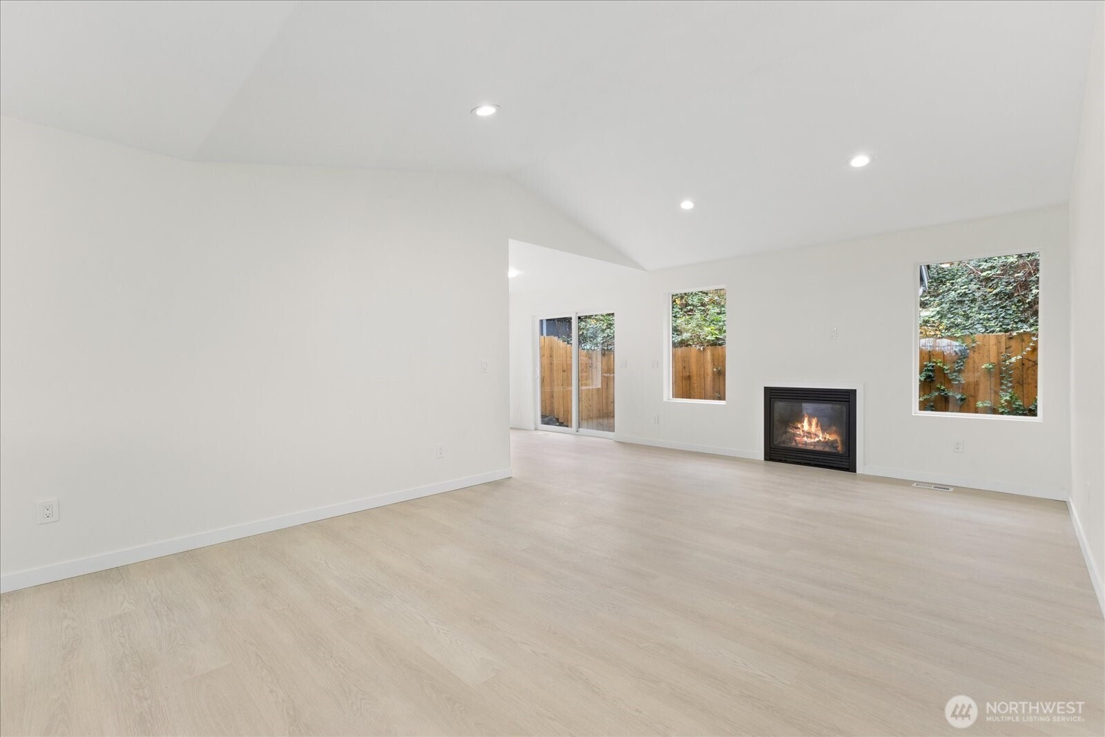 422 East Titus Street Kent, WA 98030 - Photo 4 of 28 an empty room with fireplace