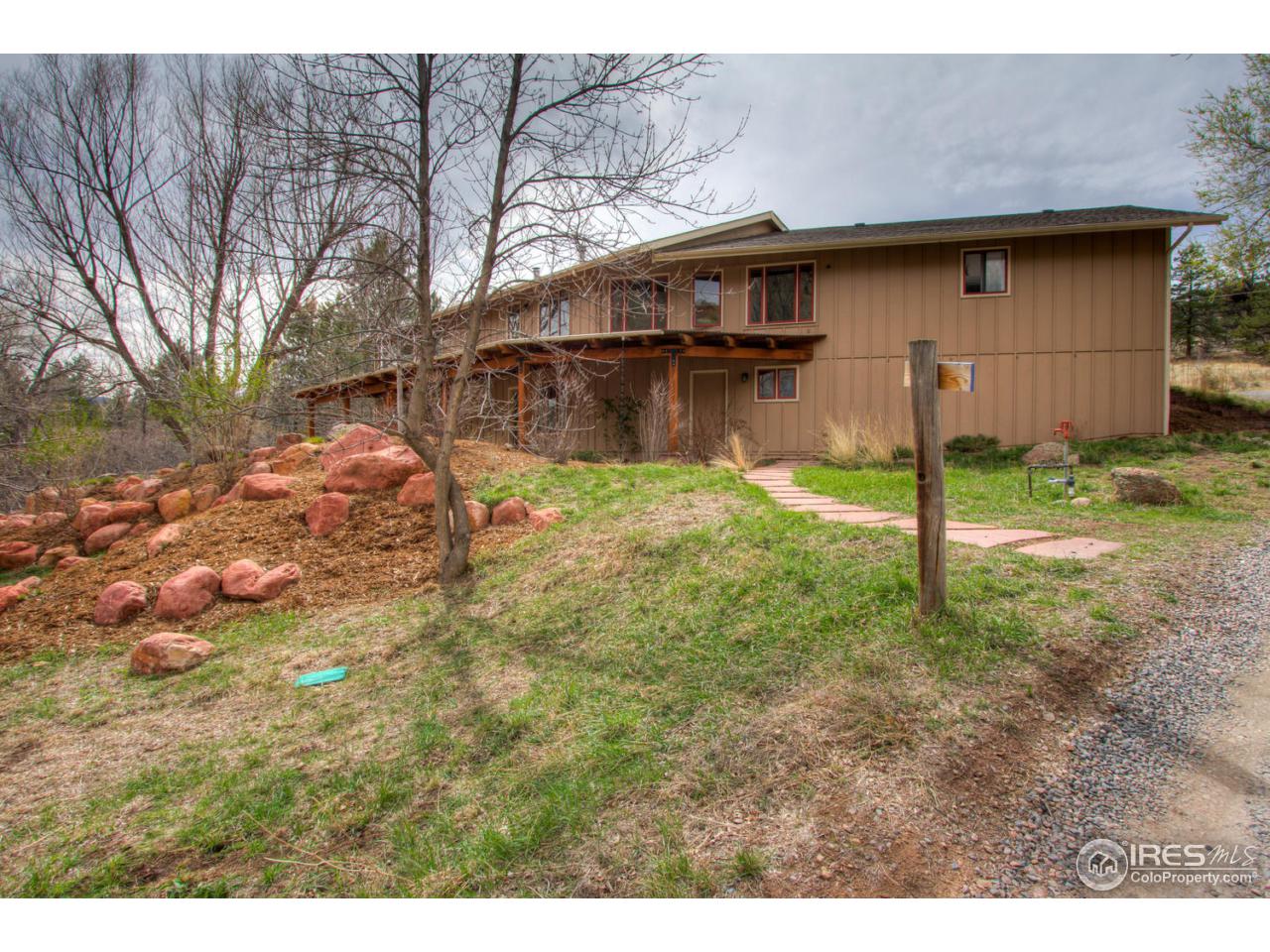 1908 Apple Valley Road Lyons, CO 80540 - Photo 6 of 40 a backyard of a house with lots of green space