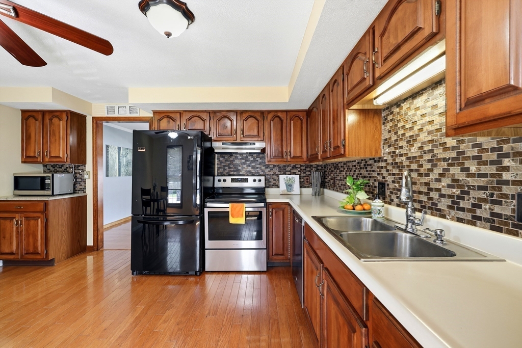 283 Fuller Road, Unit I Chicopee, MA 01020 - Photo 2 of 28
