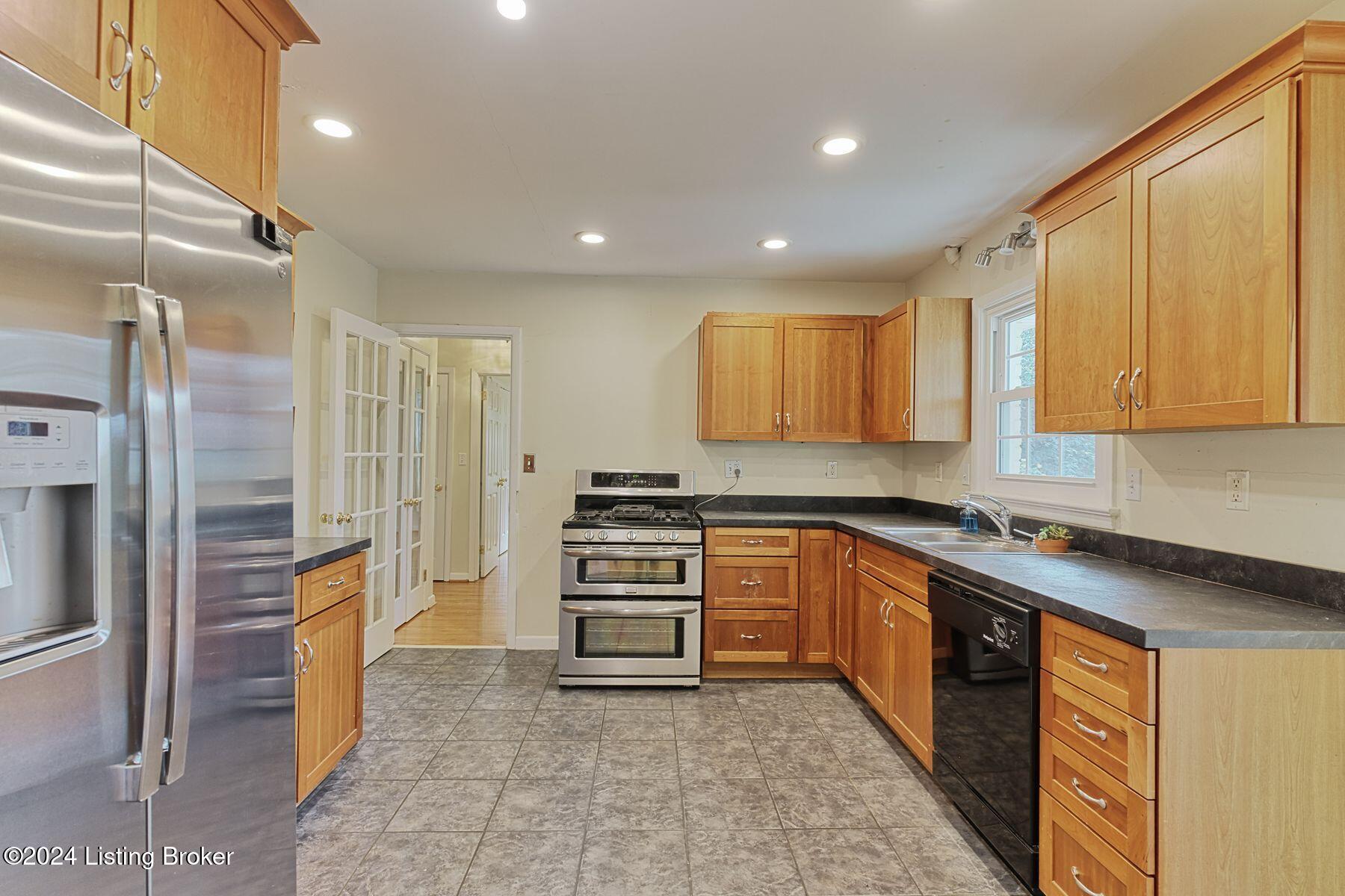 808 Huntington Road Louisville, KY 40207 - Photo 13 of 38 photo_online_013