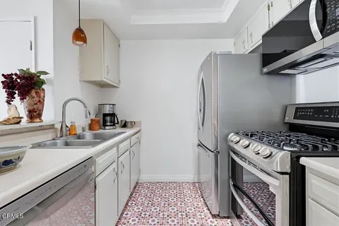 $565,000 | 2680 Lake Avenue, Unit 8, Altadena, CA 91001