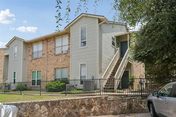 $1,695 | 2450 Wickersham Lane, Unit 302, Austin, TX 78741