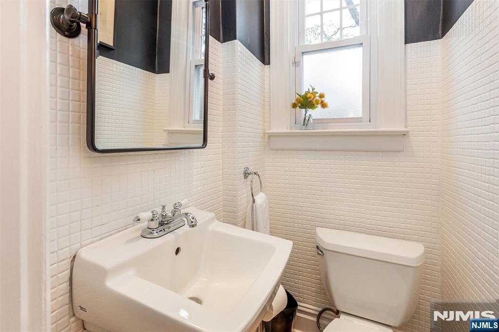 191 Stonehouse Road Bloomfield, NJ 07028 - Photo 17 of 39 Gallery Image 17
