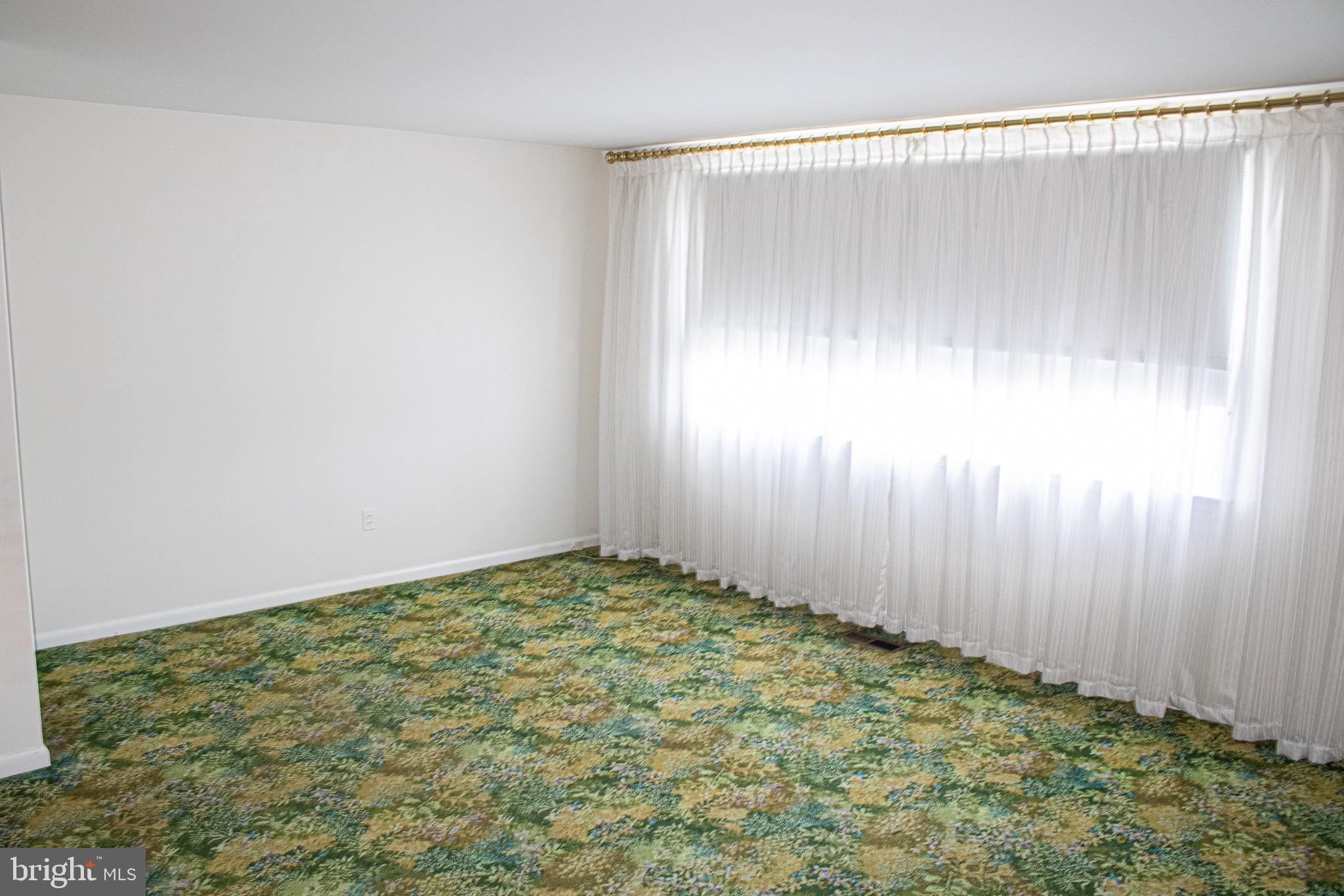 11819 Brandon Road Philadelphia, PA 19154 - Photo 3 of 25 Gallery Image 3