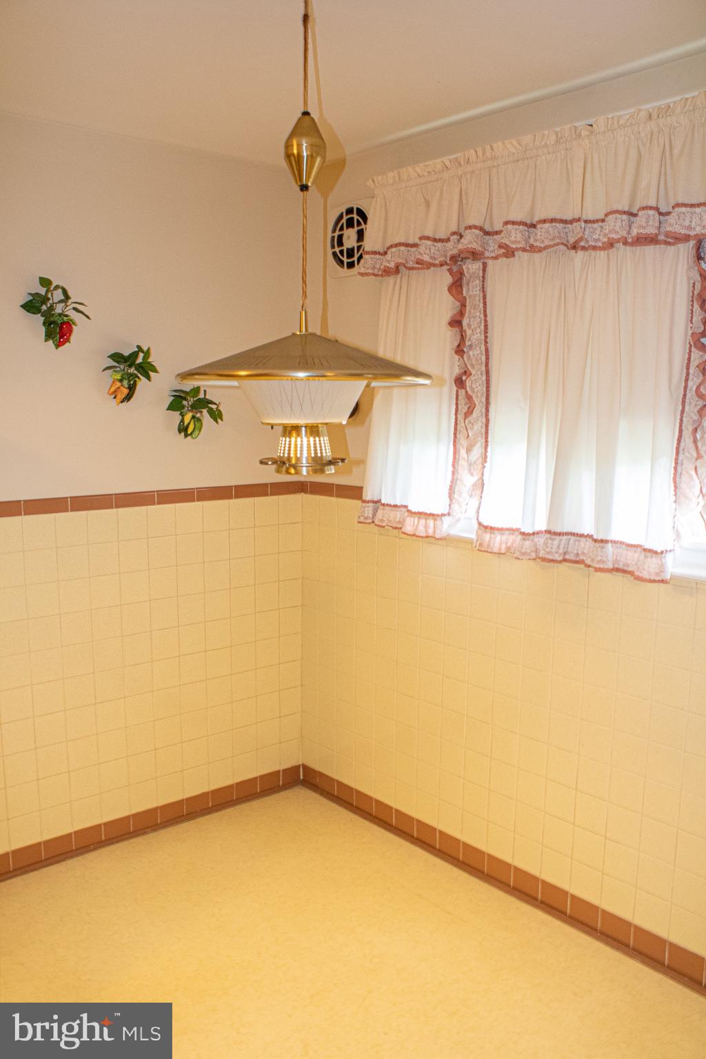 11819 Brandon Road Philadelphia, PA 19154 - Photo 8 of 25 Gallery Image 8