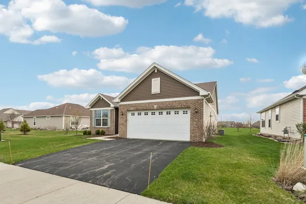$399,000 | 1053 Honey Locust Drive, Crystal Lake, IL 60012