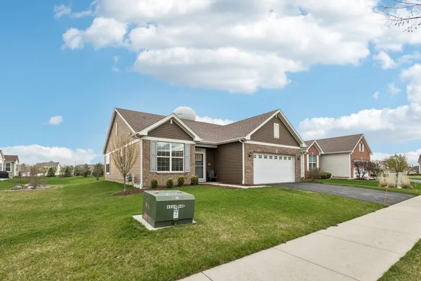 $399,000 | 1053 Honey Locust Drive, Crystal Lake, IL 60012