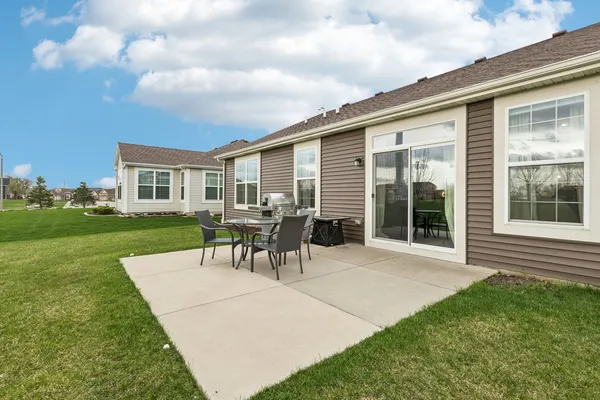 $399,000 | 1053 Honey Locust Drive, Crystal Lake, IL 60012
