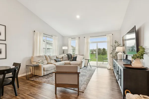 $399,000 | 1053 Honey Locust Drive, Crystal Lake, IL 60012