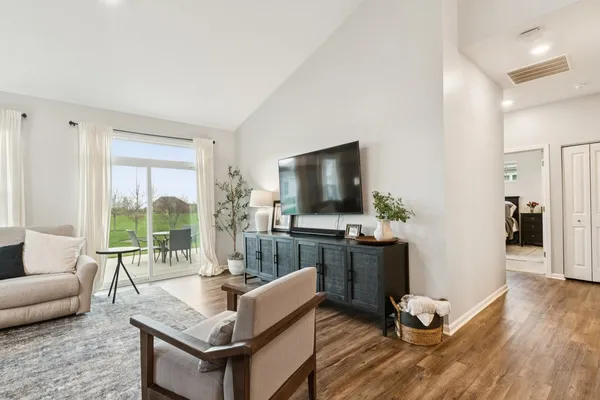 $399,000 | 1053 Honey Locust Drive, Crystal Lake, IL 60012