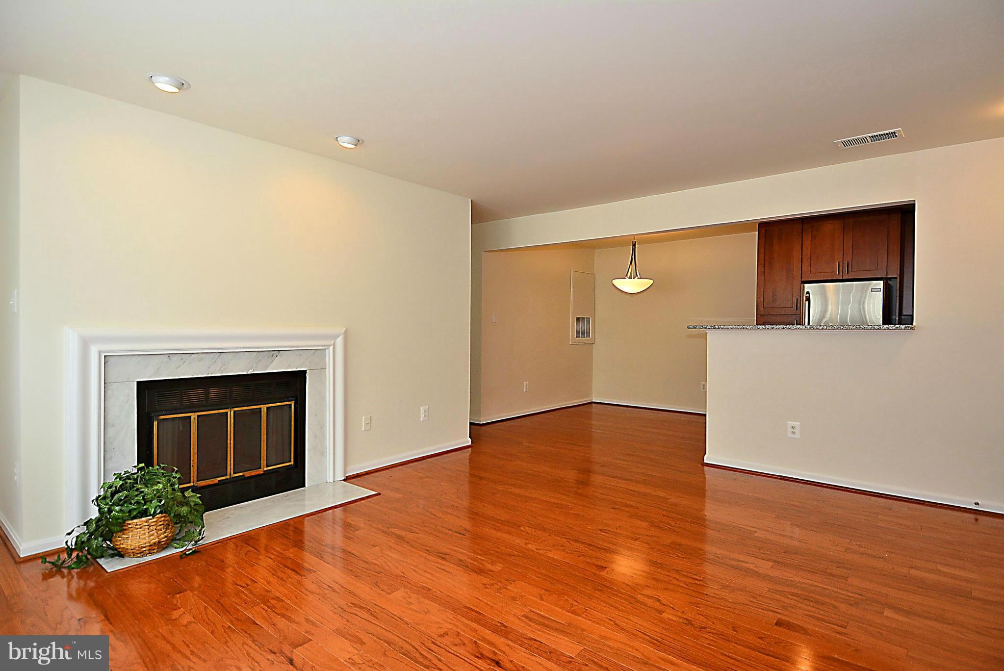 2229 Lovedale Lane, Unit 2229E Reston, VA 20191 - Photo 16 of 19 Living Room