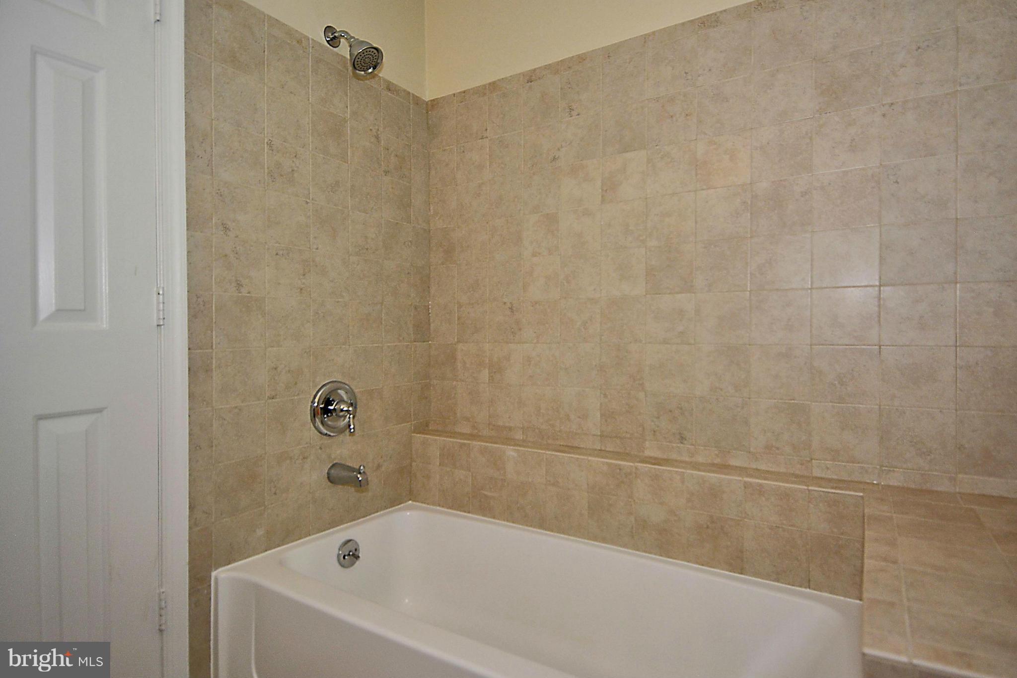 2229 Lovedale Lane, Unit 2229E Reston, VA 20191 - Photo 9 of 19 Bath (Master)