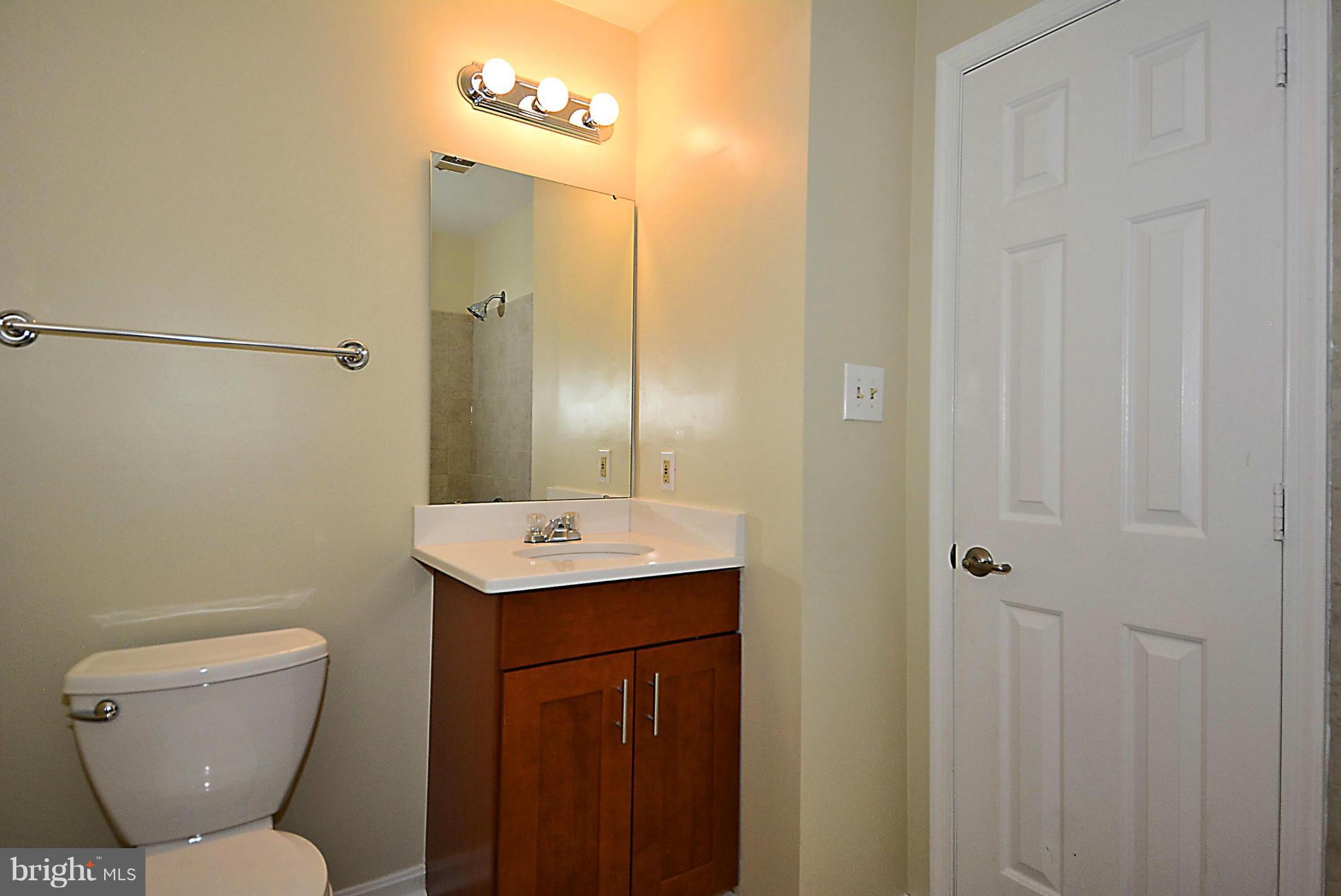 2229 Lovedale Lane, Unit 2229E Reston, VA 20191 - Photo 10 of 19 Bedroom (Master)