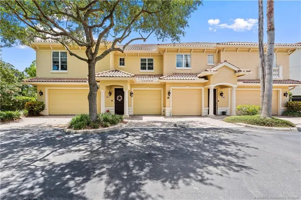$395,000 | 986 Southeast Willoughby Trace, Unit 14, Stuart, FL 34997