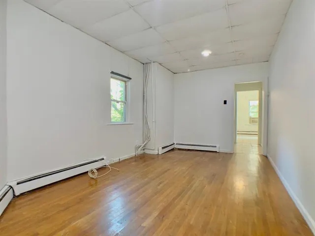 $1,650 | 176 Hopkins Avenue, Unit 2R, Jersey City, NJ 07306
