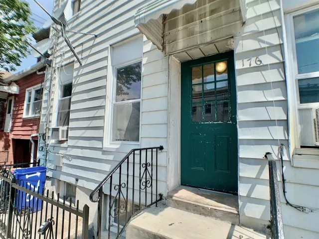 $1,650 | 176 Hopkins Avenue, Unit 2R, Jersey City, NJ 07306