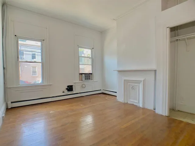 $1,650 | 176 Hopkins Avenue, Unit 2R, Jersey City, NJ 07306