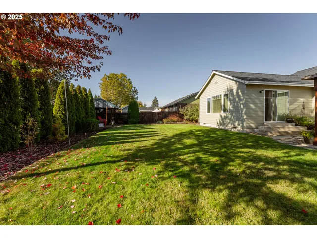 a view of a house with a big yard