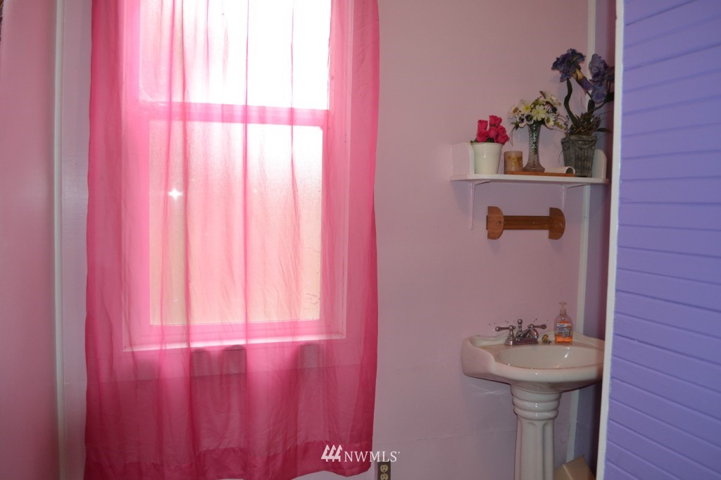 3397 Centralia Alpha Road Onalaska, WA 98570 - Photo 5 of 13 Gallery Image 5