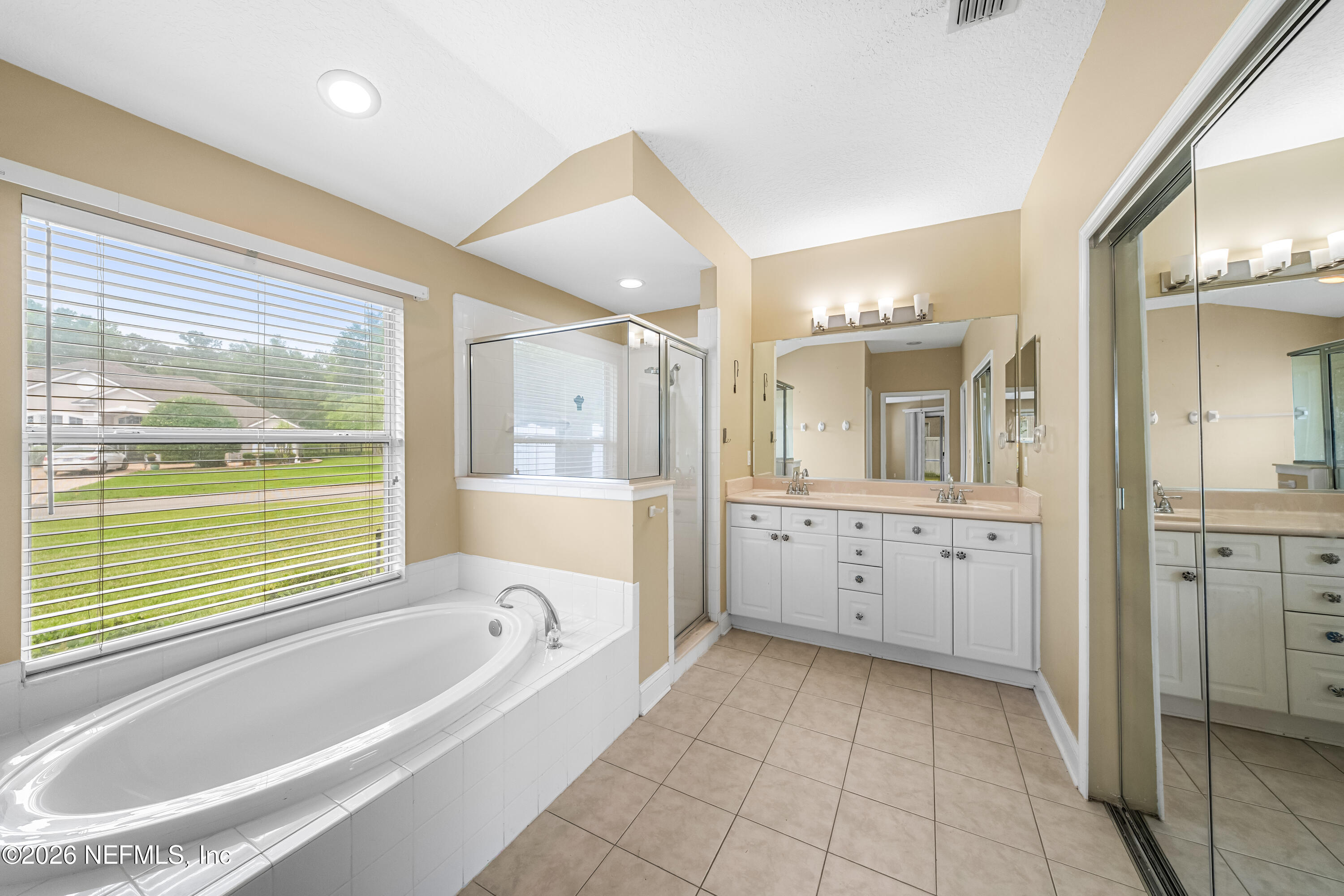 601 Gopher Court St. Johns, FL 32259 - Photo 16 of 38 Owner's Bathroom