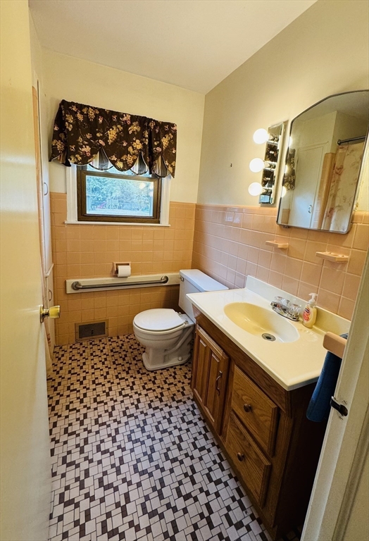80 Jeffrey Road Springfield, MA 01119 - Photo 16 of 32 a bathroom with a sink a toilet a mirror and shower