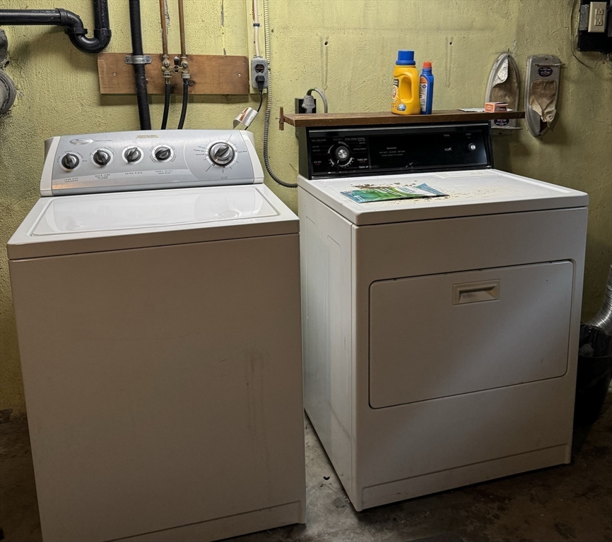80 Jeffrey Road Springfield, MA 01119 - Photo 25 of 32 a utility room with dryer and washer