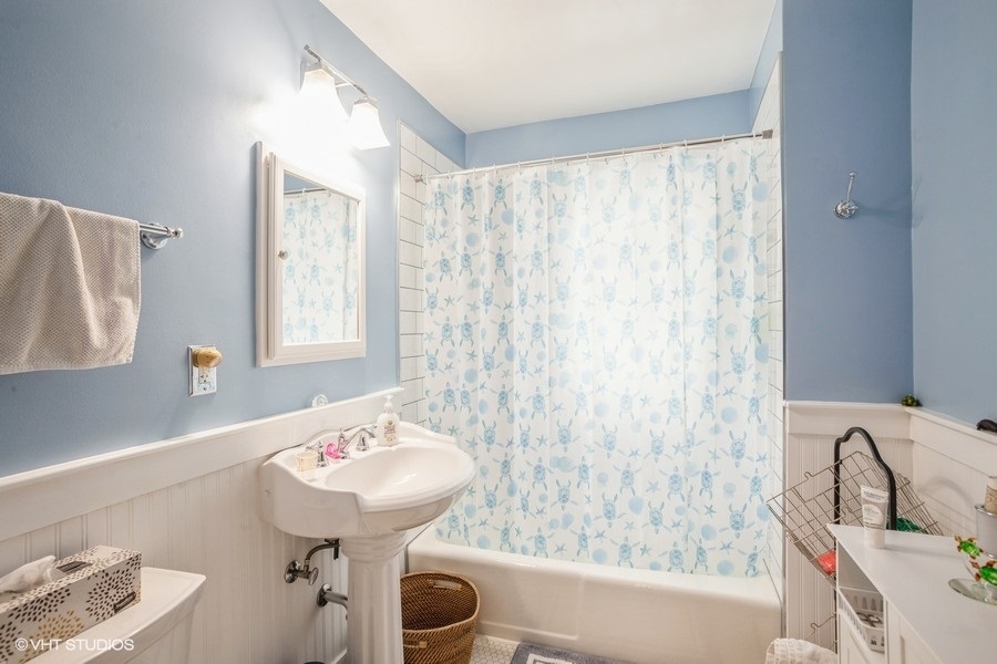 108 Belle Plaine Avenue Park Ridge, IL 60068 - Photo 7 of 16 a bathroom with a sink toilet and shower