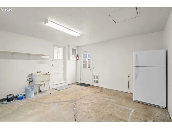 $255,000 | 220 Northwest Lincoln Street, Sheridan, OR 97378