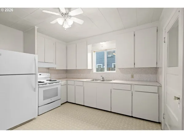 $255,000 | 220 Northwest Lincoln Street, Sheridan, OR 97378