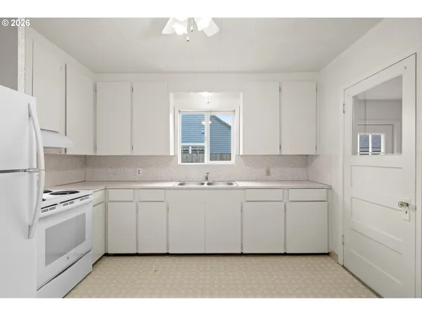$255,000 | 220 Northwest Lincoln Street, Sheridan, OR 97378