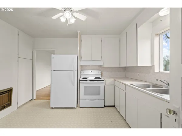 $255,000 | 220 Northwest Lincoln Street, Sheridan, OR 97378