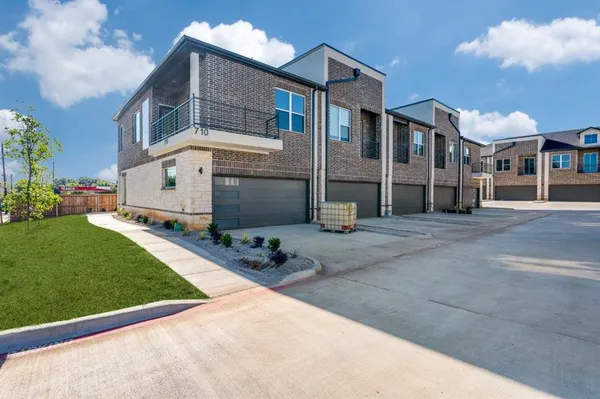 $1,975 | 710 Benge Drive, Unit C, Arlington, TX 76013