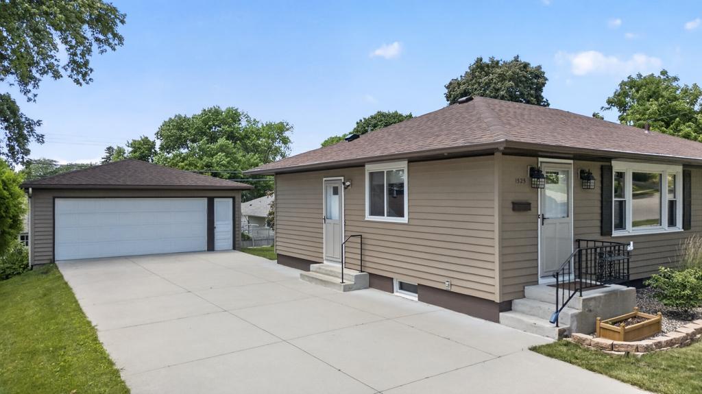 1525 11th Avenue Northeast Rochester, MN 55906 - Photo 3 of 26