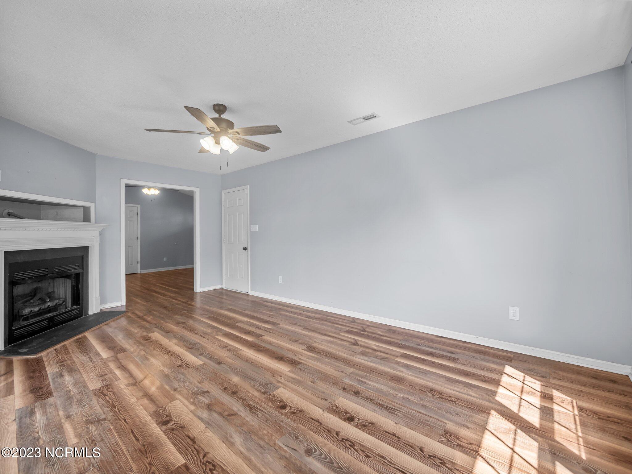 301 Rivers Edge Court Jacksonville, NC 28540 - Photo 15 of 55 50-web-or-mls-P9054992