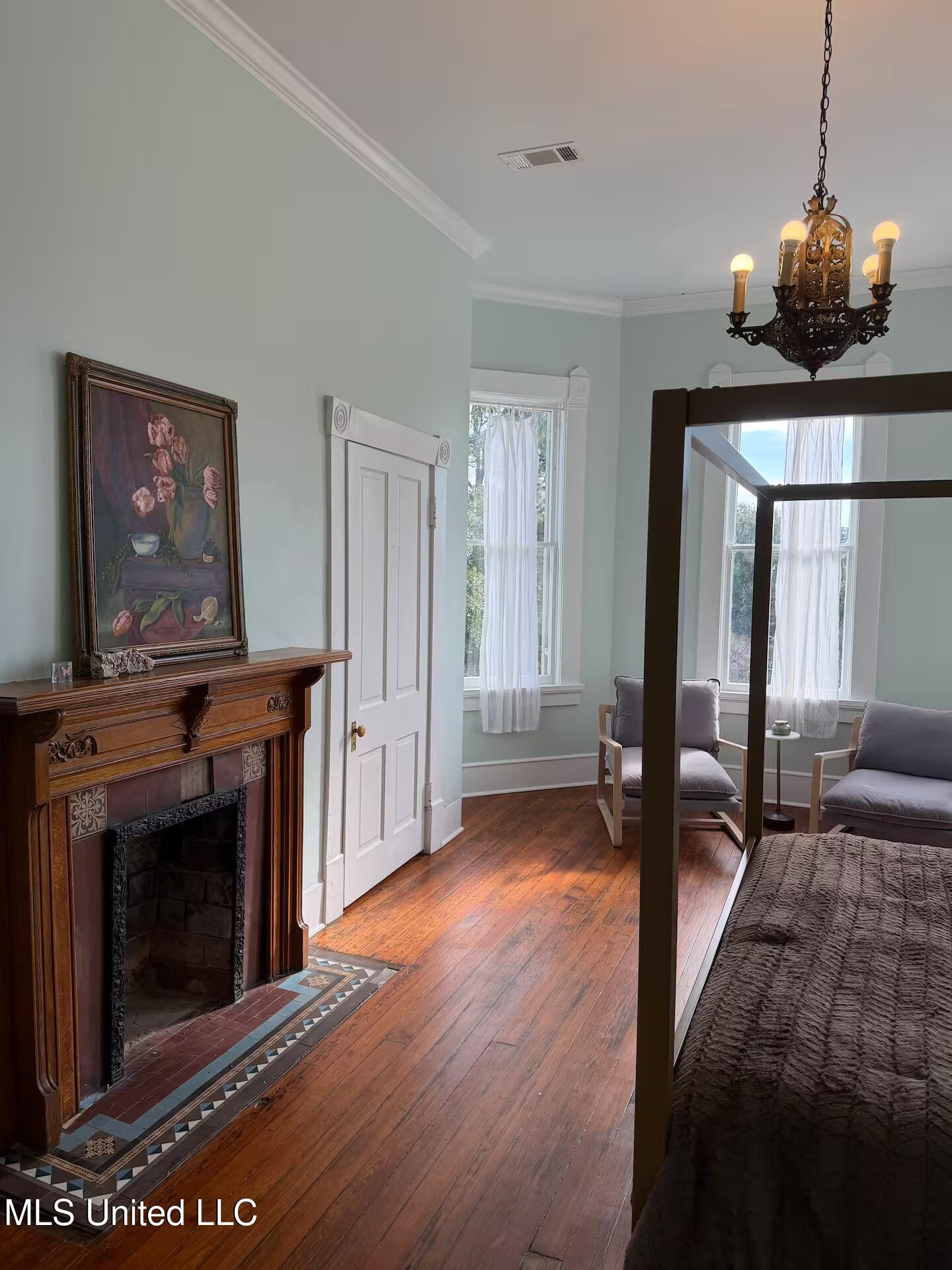 300 Linton Avenue Natchez, MS 39120 - Photo 16 of 17 Green Room