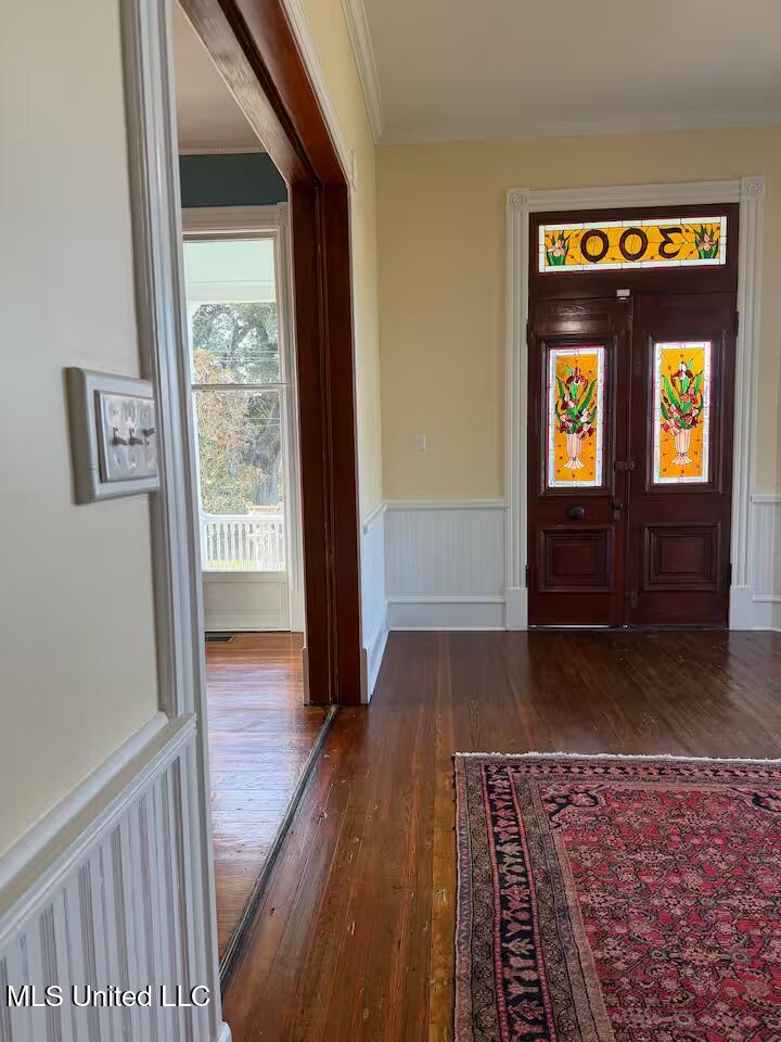 300 Linton Avenue Natchez, MS 39120 - Photo 2 of 17 Foyer
